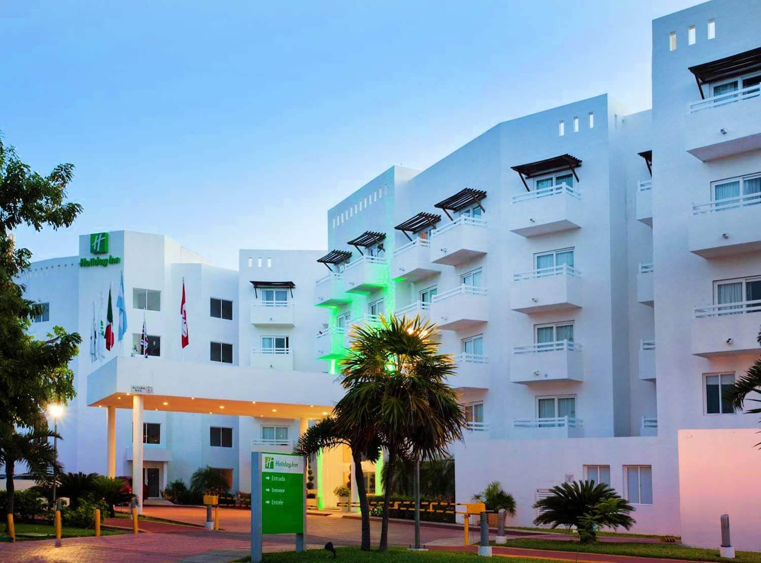 holiday inn cancun arenas